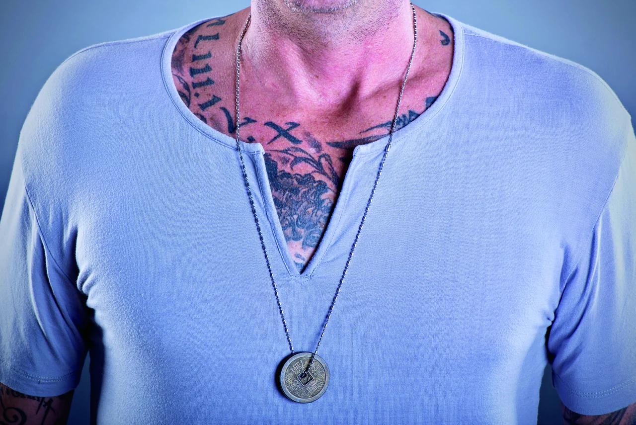 Signature tee neckline