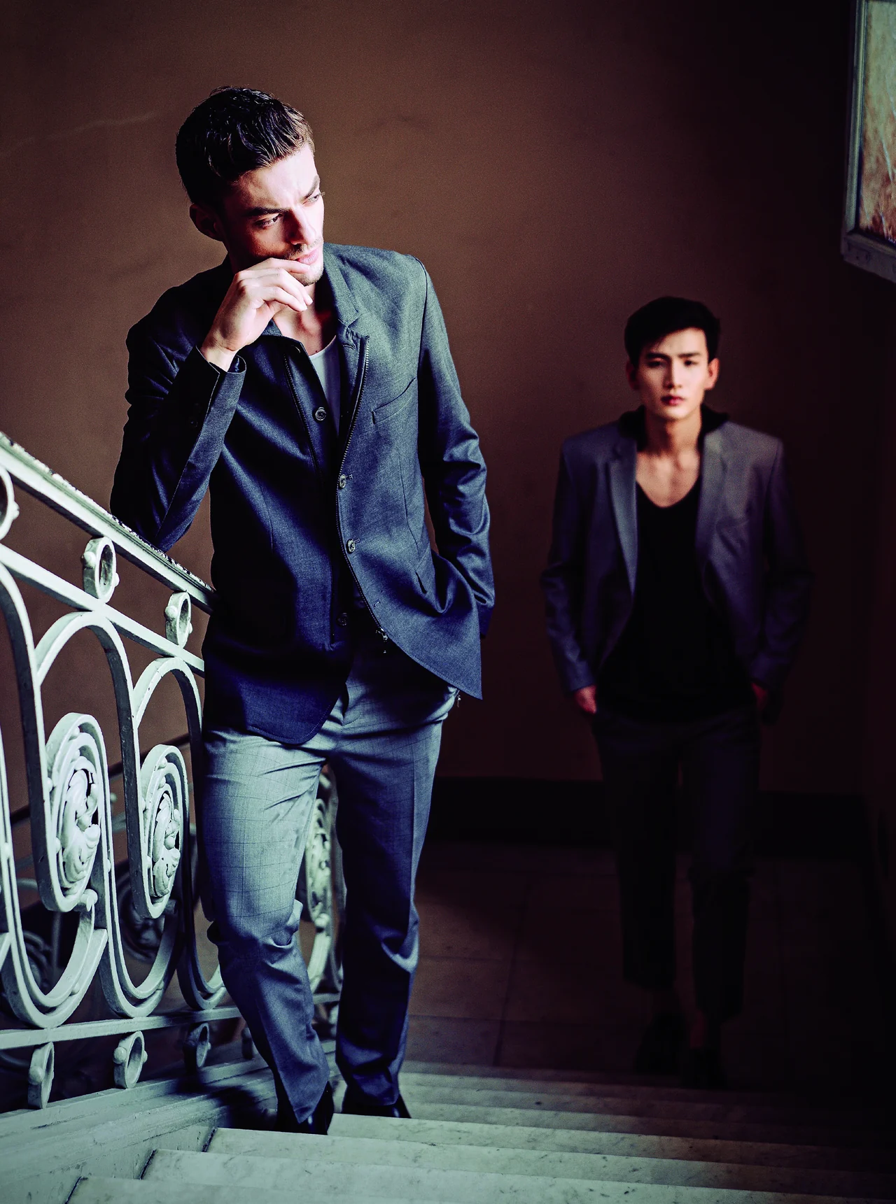 Two EDEN models in tailored looks on a staircase